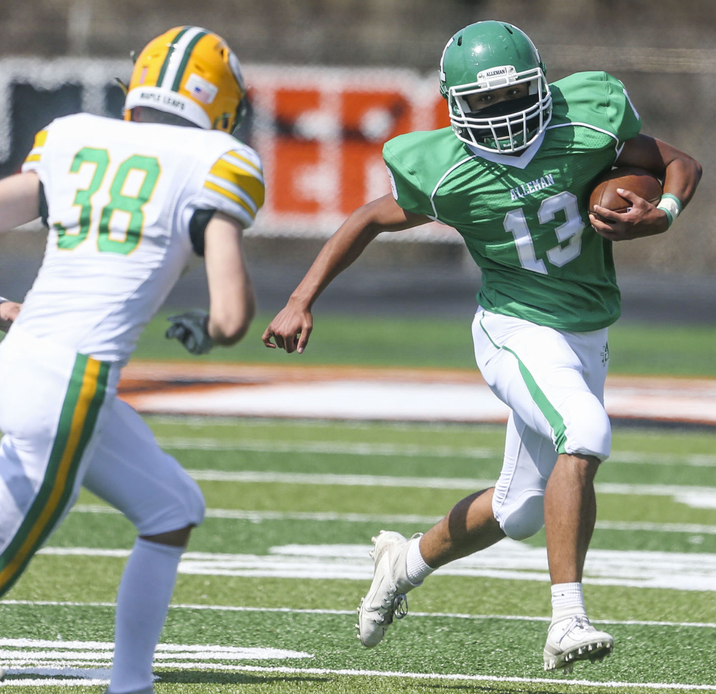 040521-qc-spt-gen-alleman-fball-35.JPG